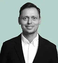 ВИКТОР КОМАРОВ