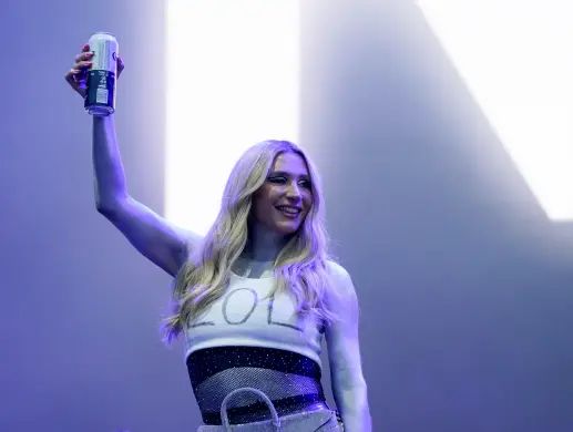 KESHA - THE TITS OUT TOUR