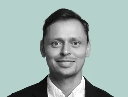 ВИКТОР КОМАРОВ